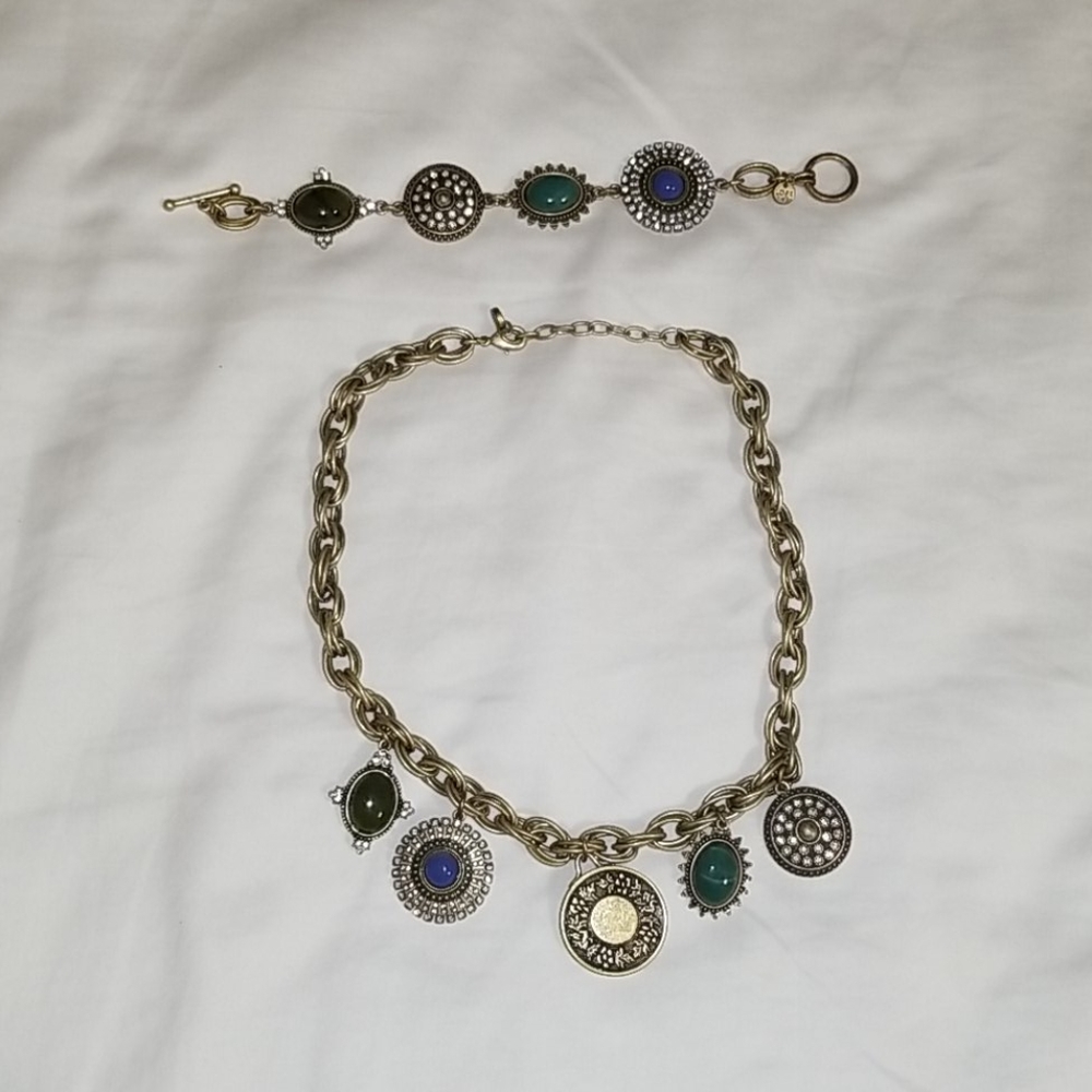 Chunky yet classic necklace&bracelet combo